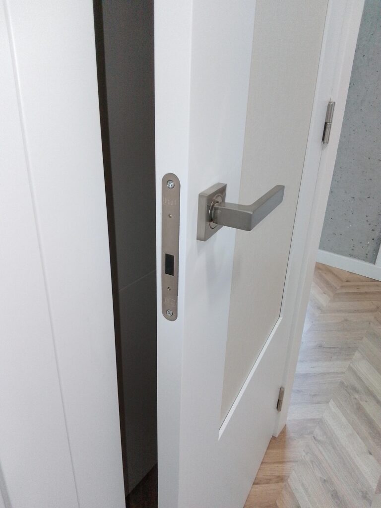 Puerta a medida de madera