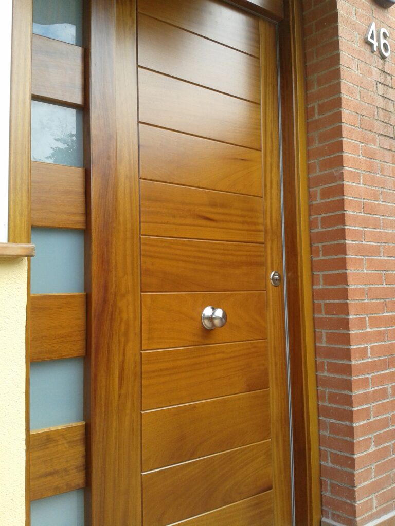 Puerta maciza Iroko