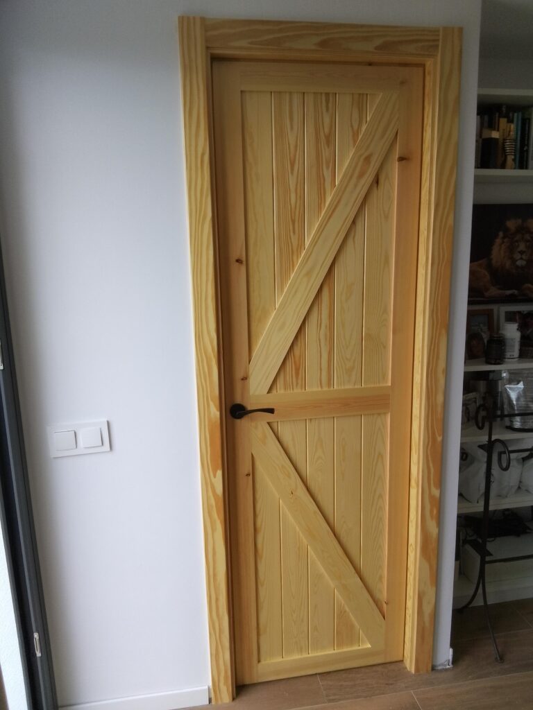 Puerta a medida de madera