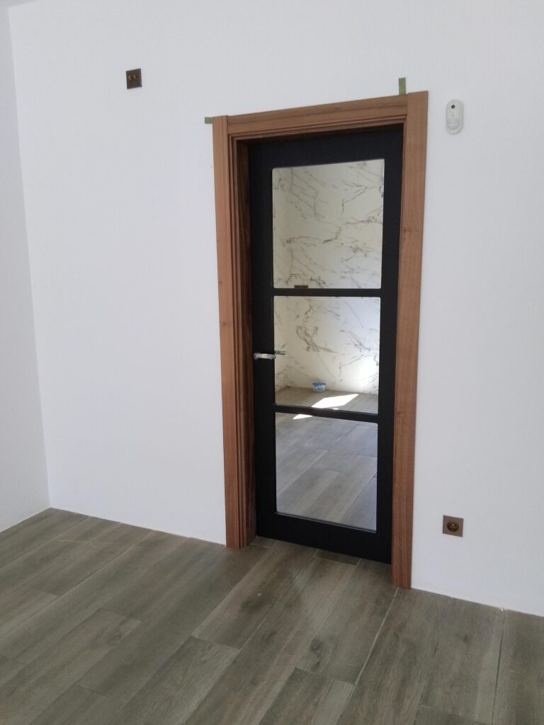 Puerta a medida de madera