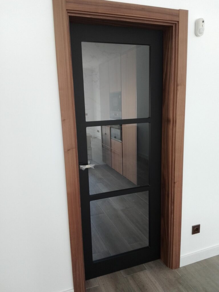 Puerta a medida de madera