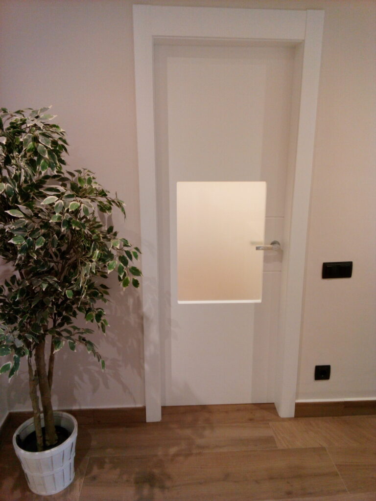 Puerta a medida de madera